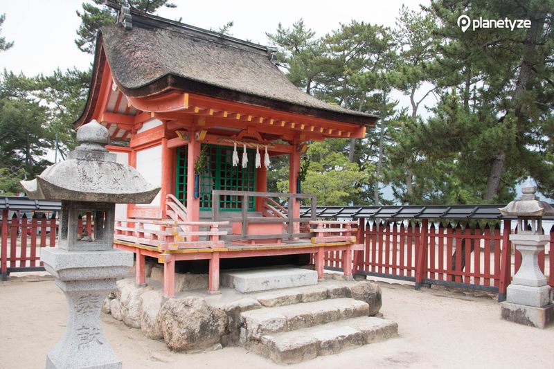 Kiyomori Shrine and Nishi-Matsubara
