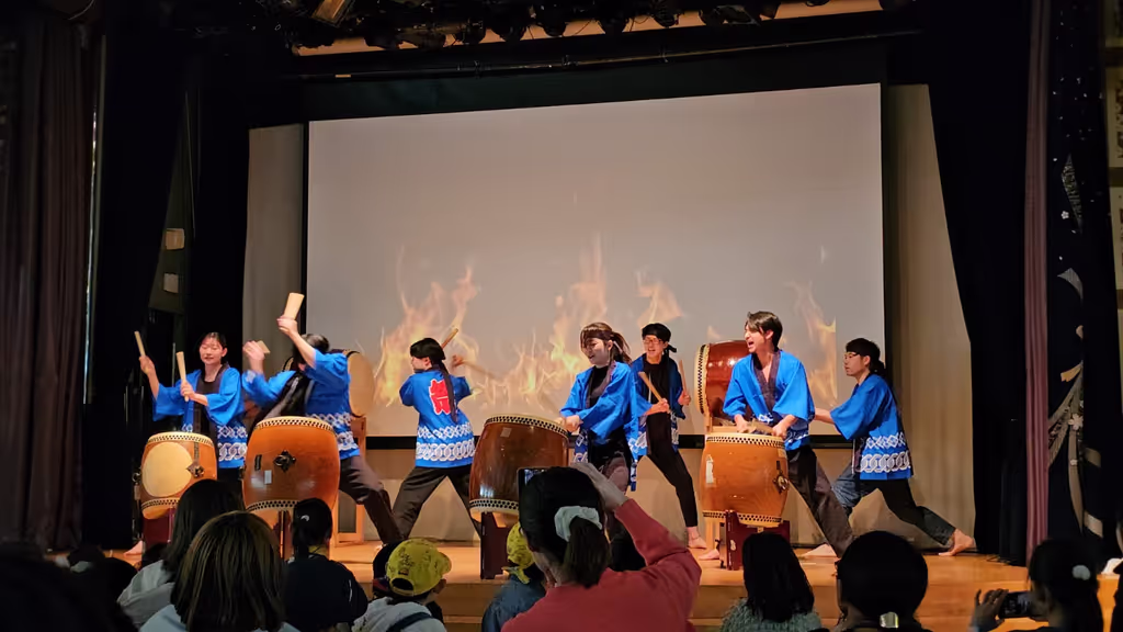 Chiba Private Tour - I love playing the Japanese drums.