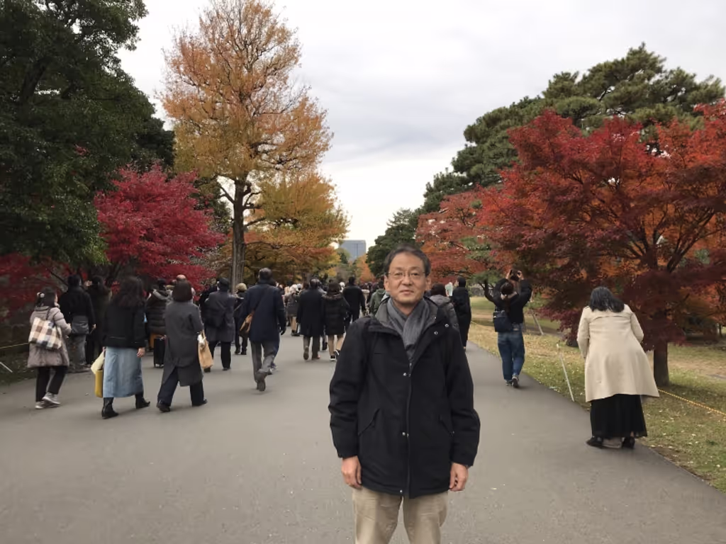 Kanagawa Private Tour - The Imperial Palace with red and yellow leaves