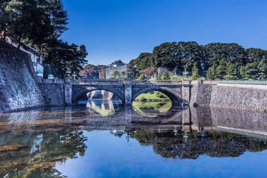 Saitama Private Tour - "The Imperial Palace" was a residential palace of Tokugawa Shoguns in the 17th to 19th Edo period. Following the Meiji Restoration in 1868, Emperor Meiji moved here from Kyoto. Various ceremonies and functions are held. The land space is as large as New York Central Park. (Image by Flickr.com)