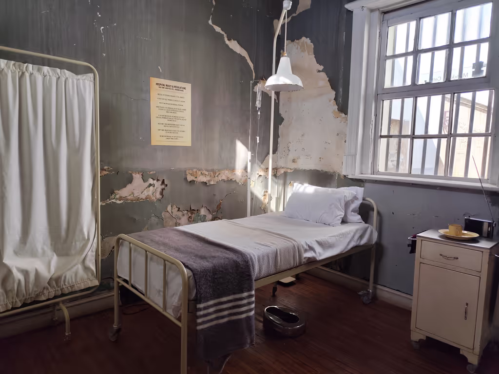Gauteng Private Tour - Nels Mandela's bed 