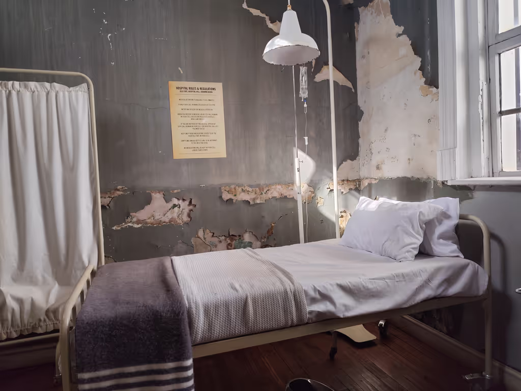 Gauteng Private Tour - Nelson Mandela's bed @ The Old Fort