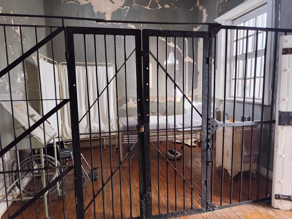Gauteng Private Tour - Nelson Mandela's cell @ The Old Fort