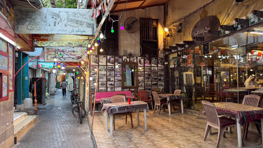 Al Manamah Private Tour - Traditional restaurant