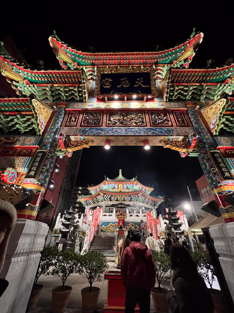 Kamakura Private Tour - Yokohama Chinatown Gate at Night