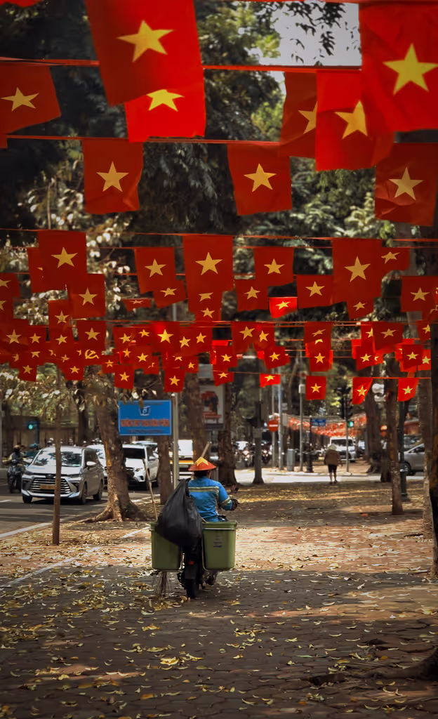 Hanoi Private Tour - The flag street