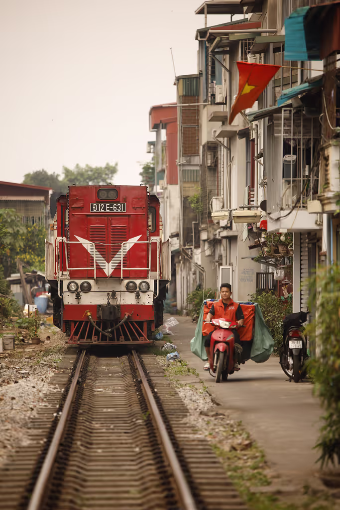 Hanoi Private Tour - My secret spot to see the train track