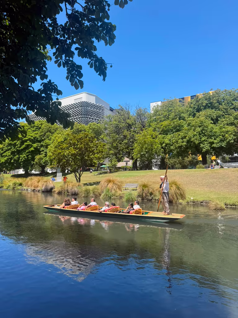 Christchurch Private Tour - Punting on Avon