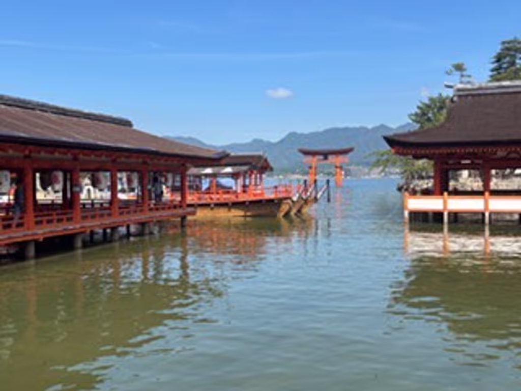 Hiroshima Private Tour - Itsukushima Shrine and O-torii Gate