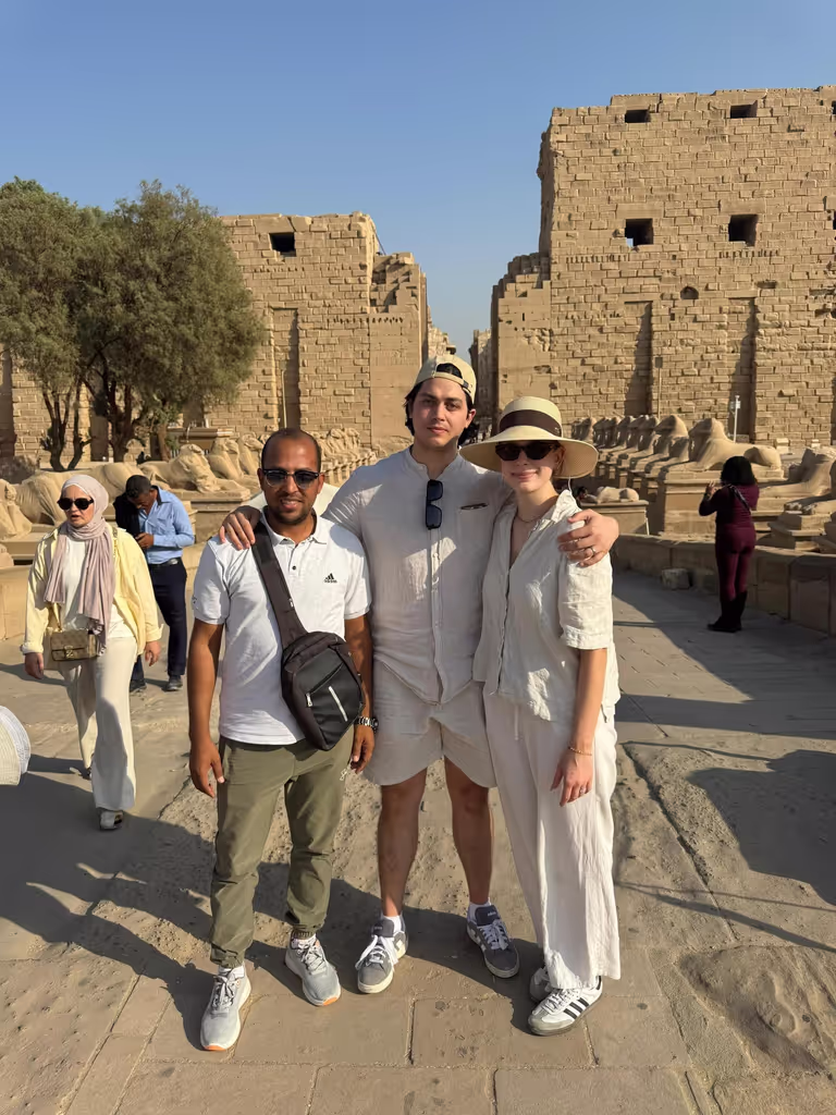 Luxor Private Tour - `Spaziergang auf der Allee der Sphinxen in Luxor. Einzigartige Fotos und Geschichten von Ihrem Guide.`
