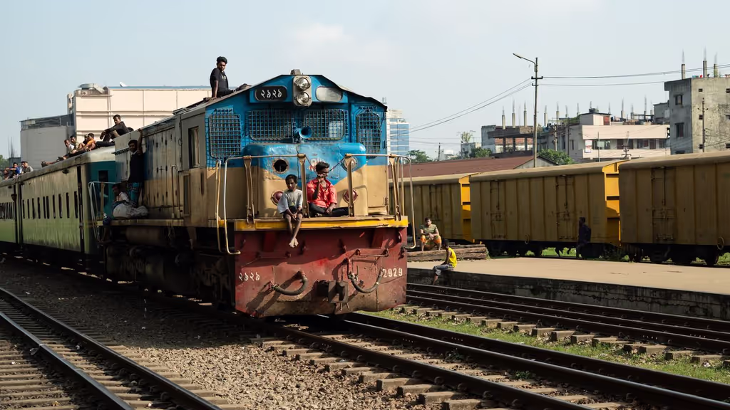 Dhaka Private Tour - Local Train Ride Dhaka