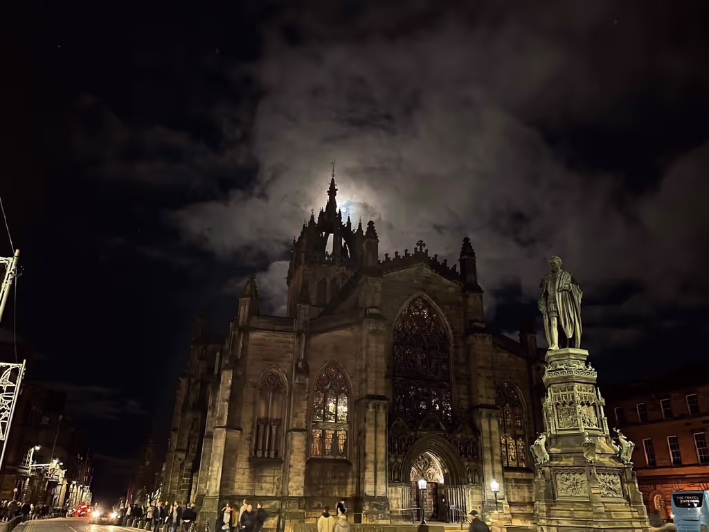 Edinburgh Private Tour - St Giles Cathedral in the Evening in Edinburgh's Old Town