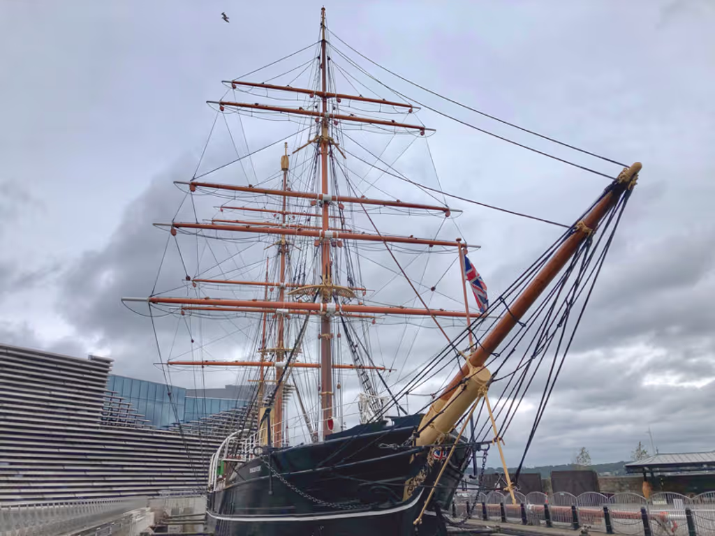 Edinburgh Private Tour - Discovery, Dundee