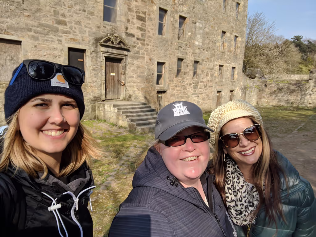 Edinburgh Private Tour - Midhope Castle (Lallybroch) on a beautiful sunny day.