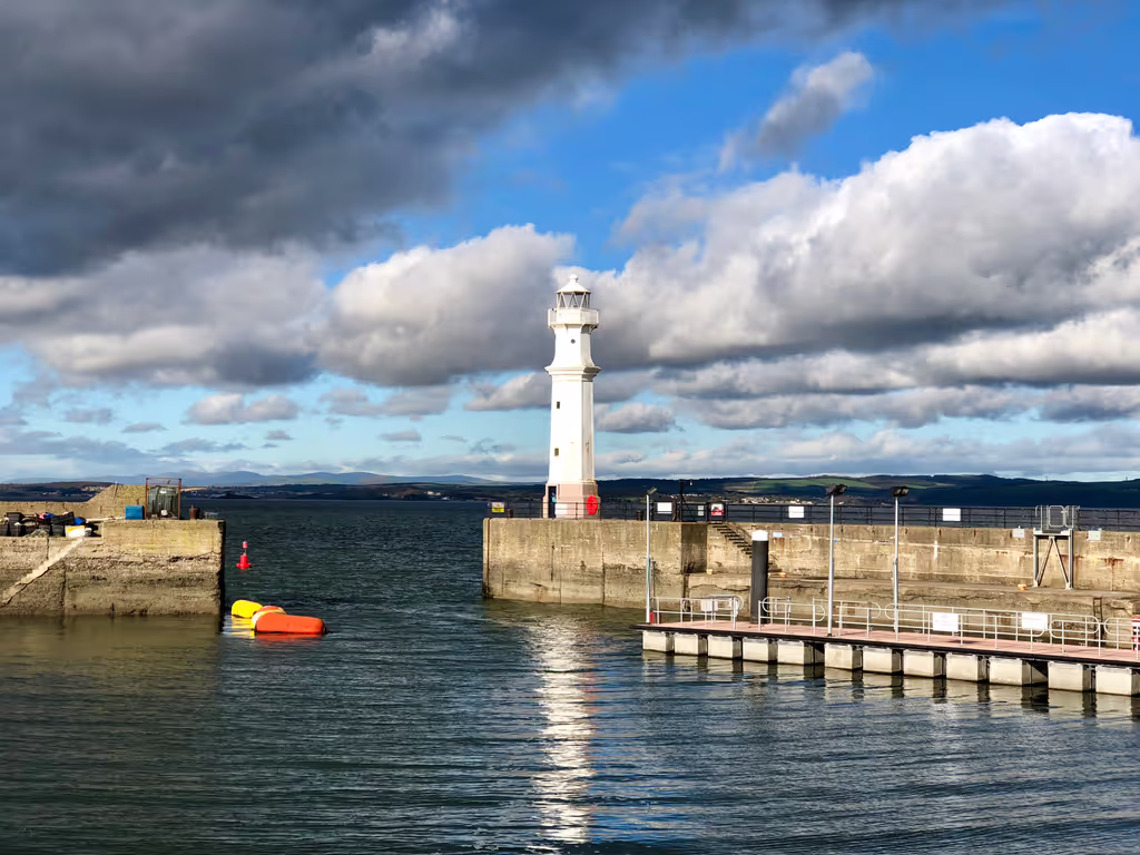 Edinburgh Private Tour - Newhaven Harbour Lighthouse, Edinburgh