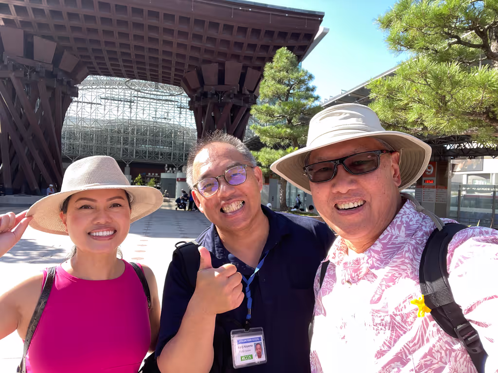Toyama Private Tour - Kanazawa Historic District Walking Tour - Sharing the charm and heritage of Kanazawa's traditional neighborhoods with delighted visitors from the United States, exploring historic streets and cultural landmarks together.