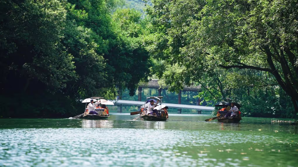 Hangzhou Private Tour - Boat cruise on West Lake