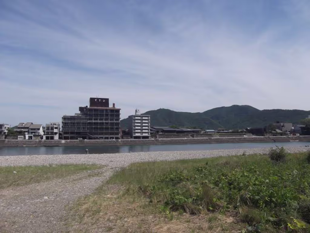 Gifu Private Tour - Nagara river is so quiet and peaceful.
