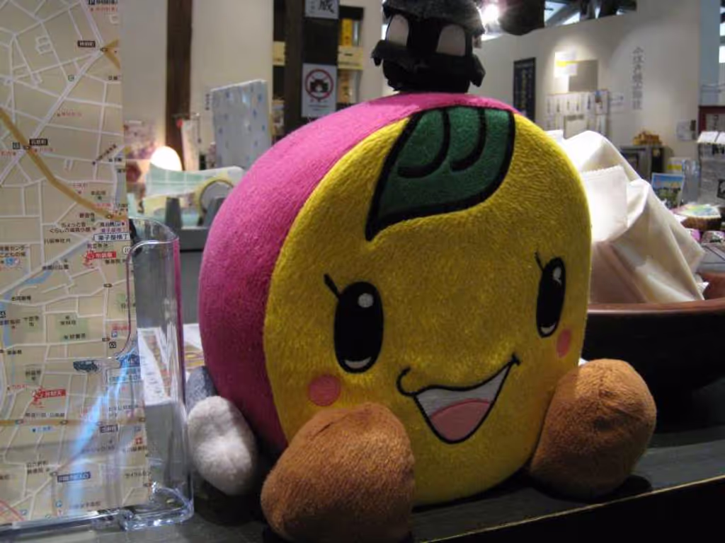 Saitama Private Tour - Tokimo-chan - a mascot caracrter of Kawagoe City.
"Toki" comes from Toki-no-kane and "mo" comes from "satsumaimo (sweet potato)". (^.^)