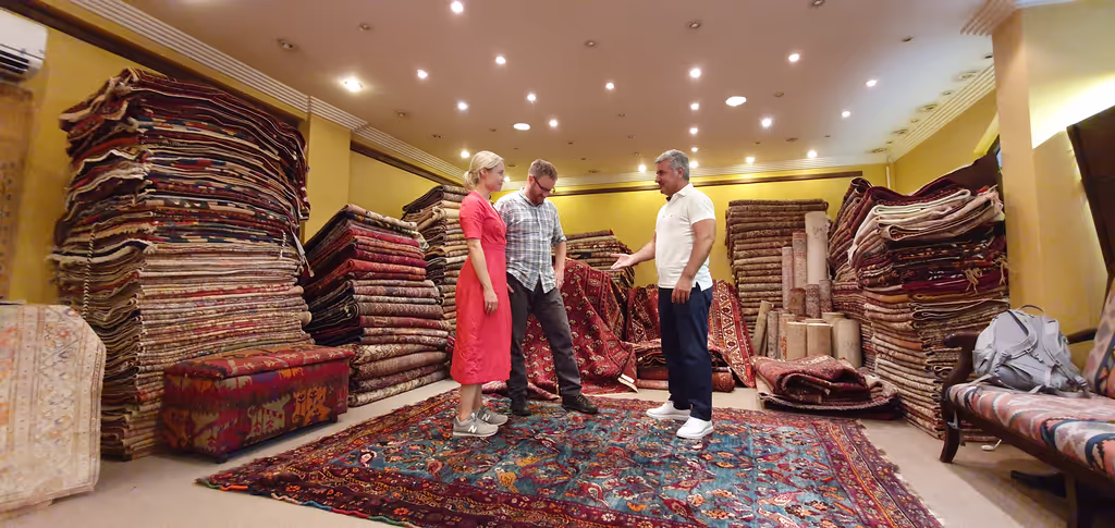 Istanbul Private Tour - Tour guide Ali rug shopping 11