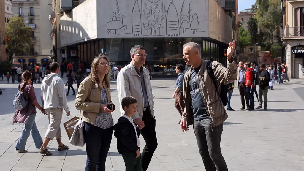 Barcelona Private Tour - Oicasso frescos