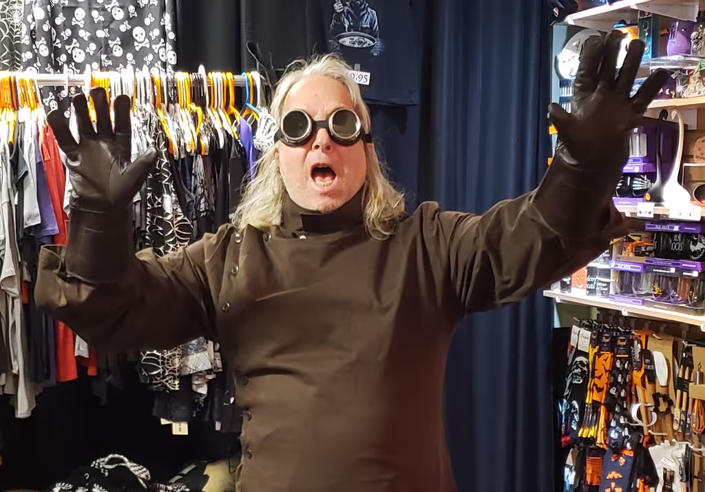 Massachusetts Private Tour - Giovanni as a Mad Scientist