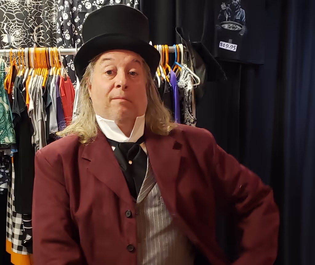 Massachusetts Private Tour - Giovanni as Victorian Gentleman