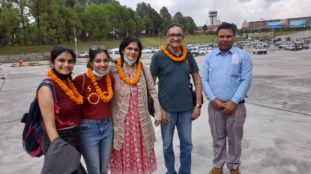 Bagmati Private Tour - Presenting garlands to my guests 
