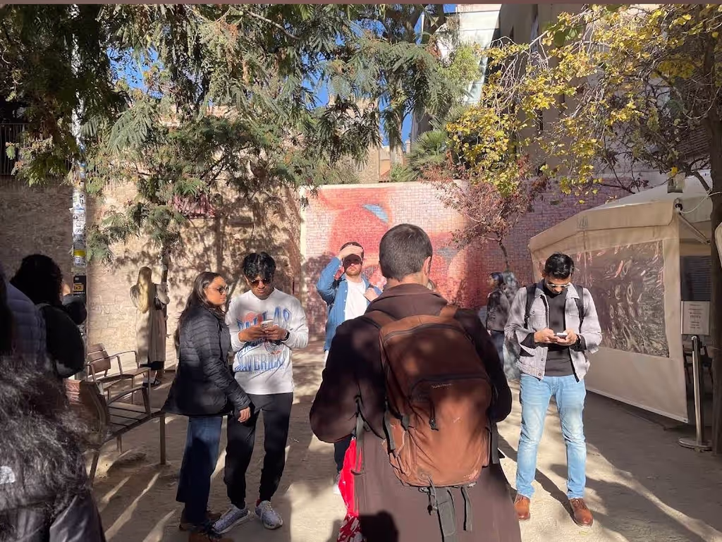 Barcelona Private Tour - The Kiss Mural