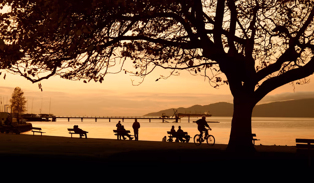 British Columbia Private Tour - Sunset Vancouver Waterfront Bike Tour