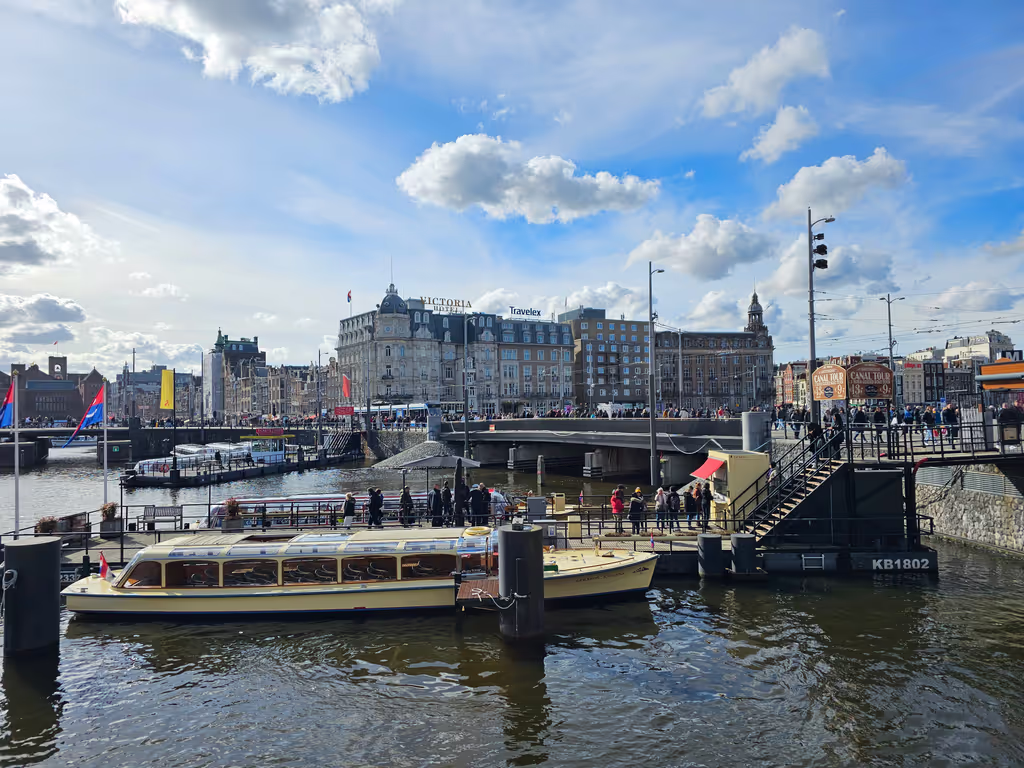 Amsterdam Private Tour - Picturesque area of the central station.