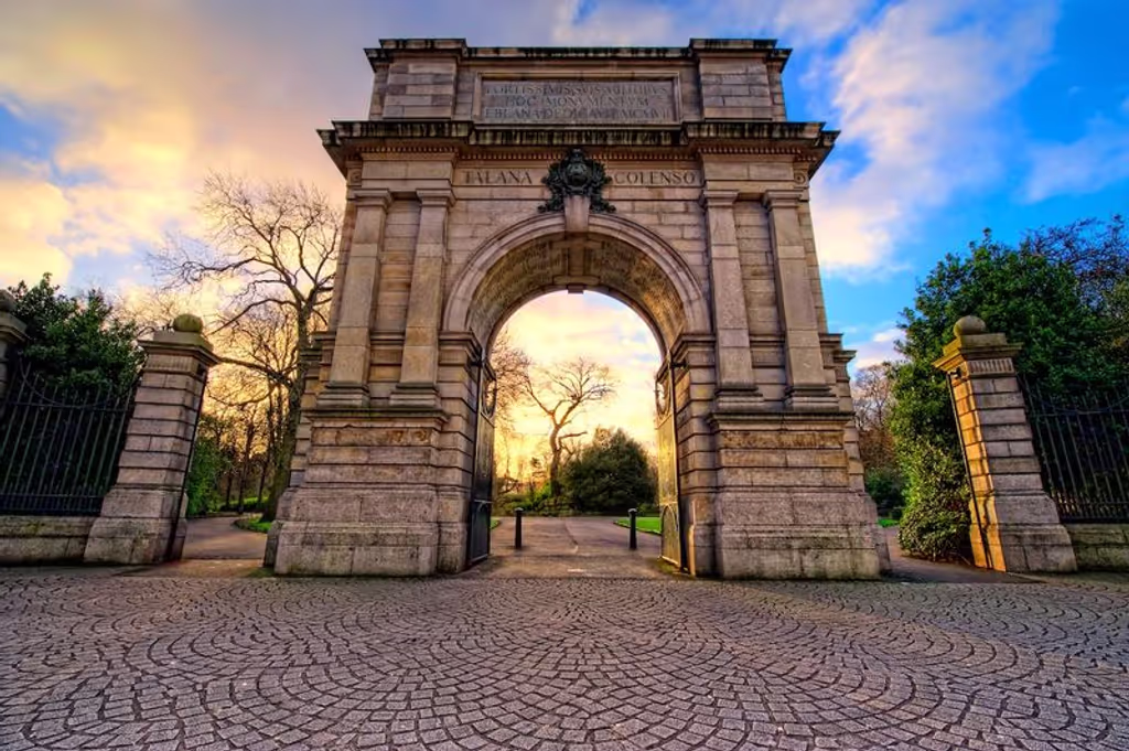 Dublin Private Tour - Fusiliers Arch St. Stephens Green.
