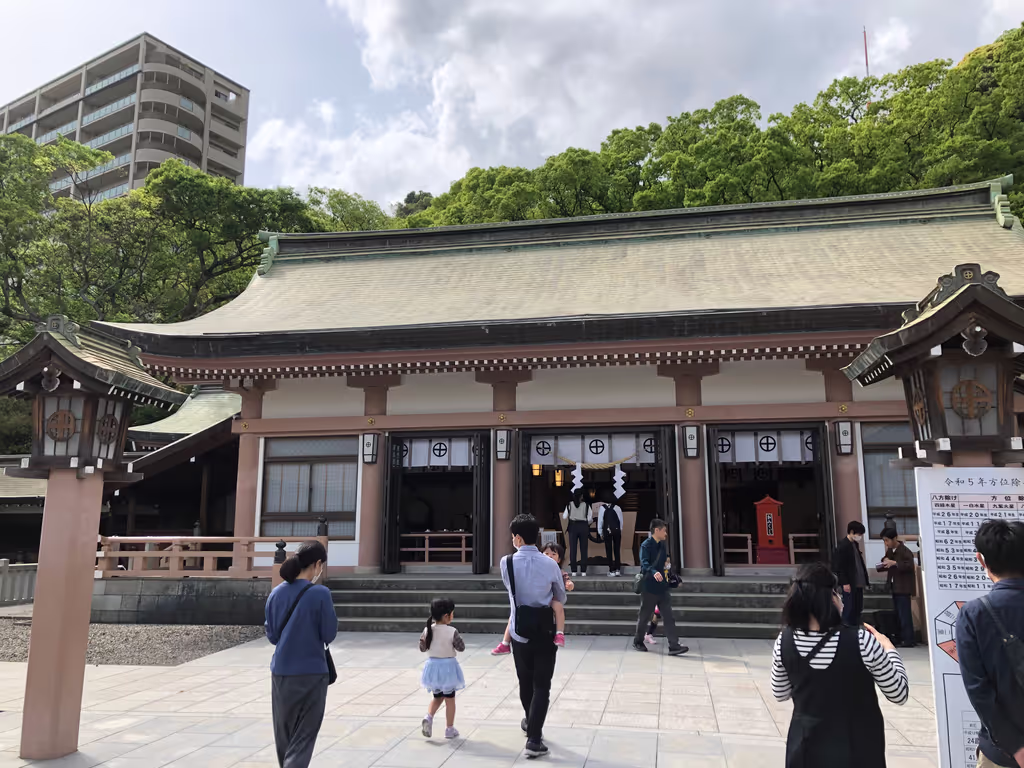 Kagoshima Private Tour - Main hall of Terukuni Shrine More than 300,000 pilgrims gather every year for New Year's visit.