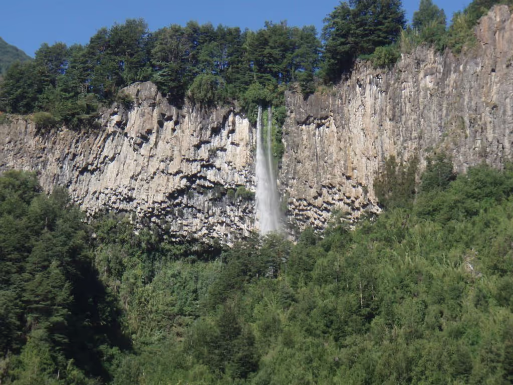 Araucania Private Tour - Reigolil Waterfall