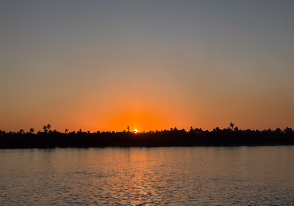 Luxor Private Tour - Sunset during sailing 