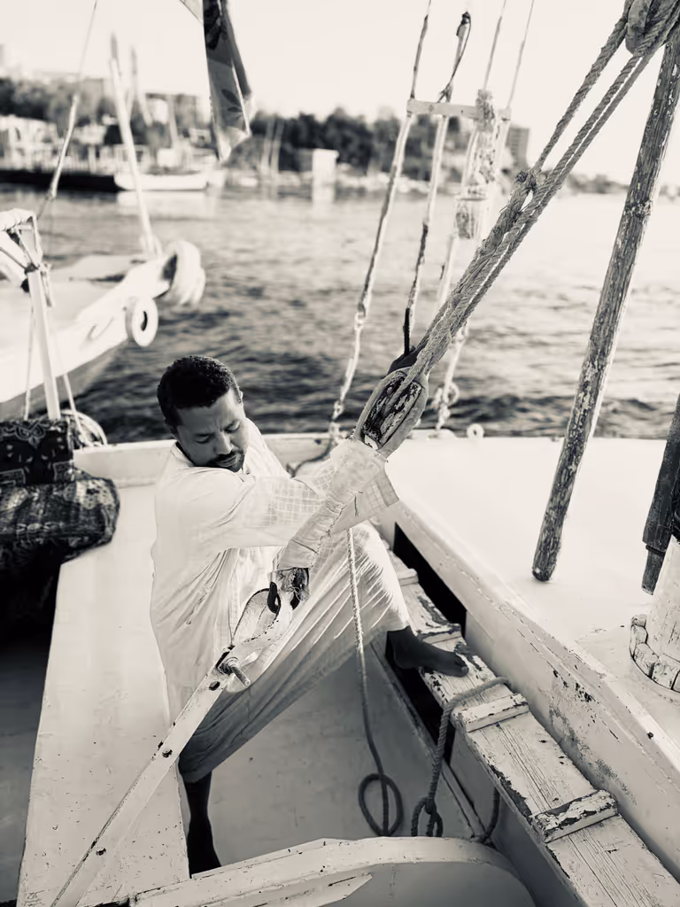 Luxor Private Tour - Felucca man sailing 
