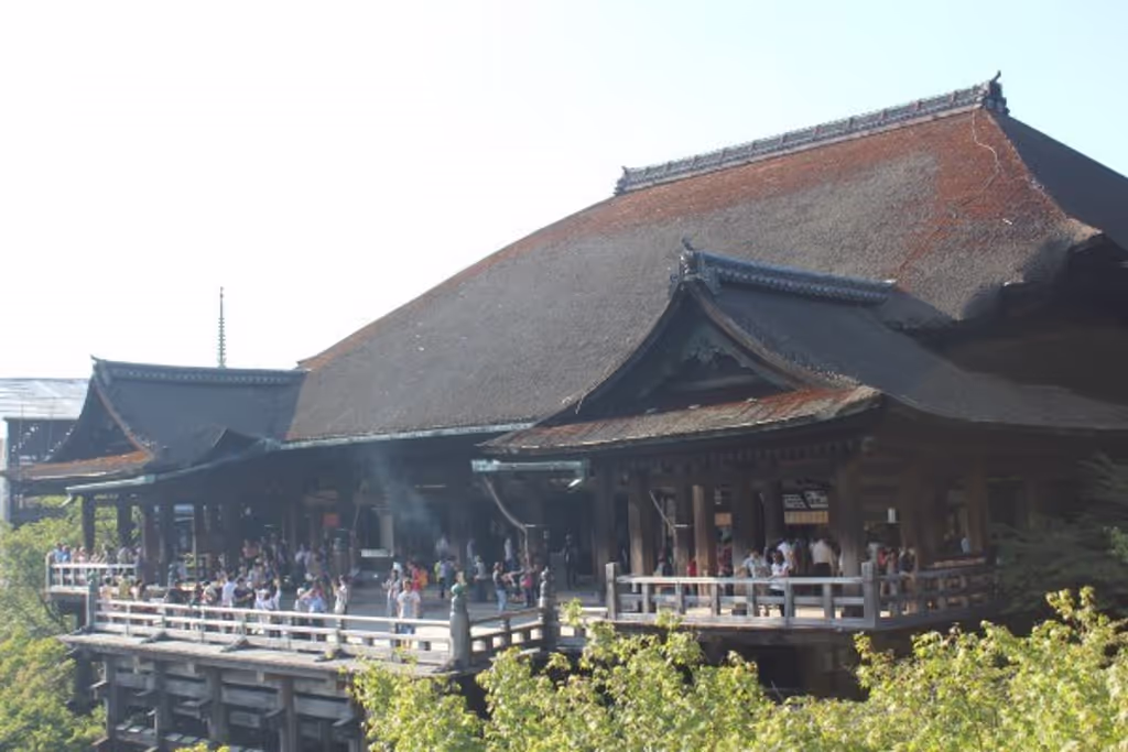Kyoto Private Tour - Kiyomizudera,one of the most popular temples in kyoto.  About 4millon people visit this temple every year.
you can enjoy "Cos-Play" You can have yourself made up like a Geisya or Maiko and walk around in Temple compound.

