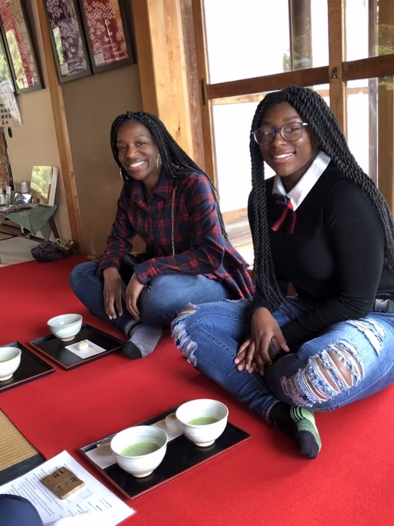 Saitama Private Tour - Lovely family from Las Vegas, the US in tea house of Hamarikyu Japanese style gardens