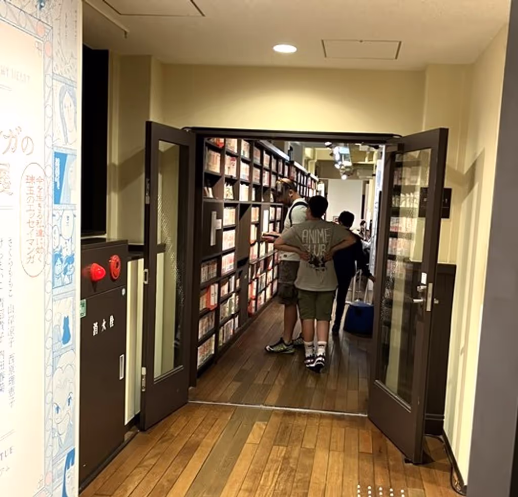 Osaka Private Tour - Bookshelf at Collidor