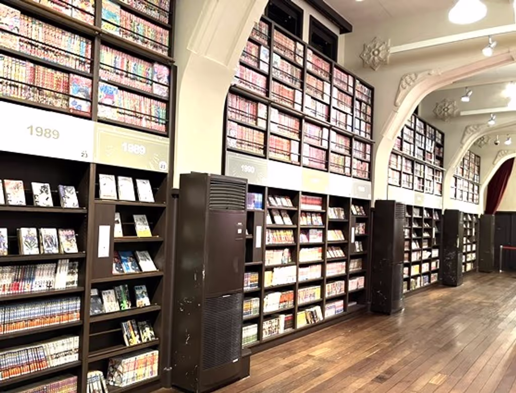 Osaka Private Tour - Big Bookshelf in Hall