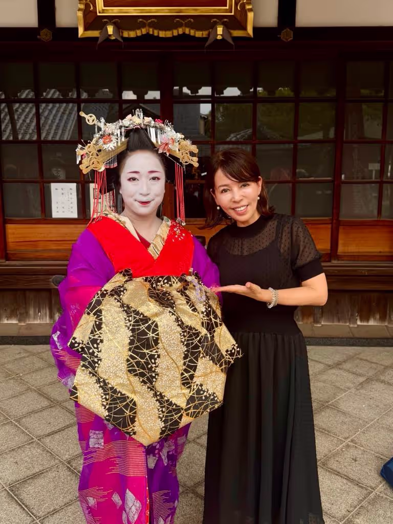 Osaka Private Tour - Ever met a tayū? Once ranked like a feudal lord, she's at the top of traditional Japanese performing arts.
