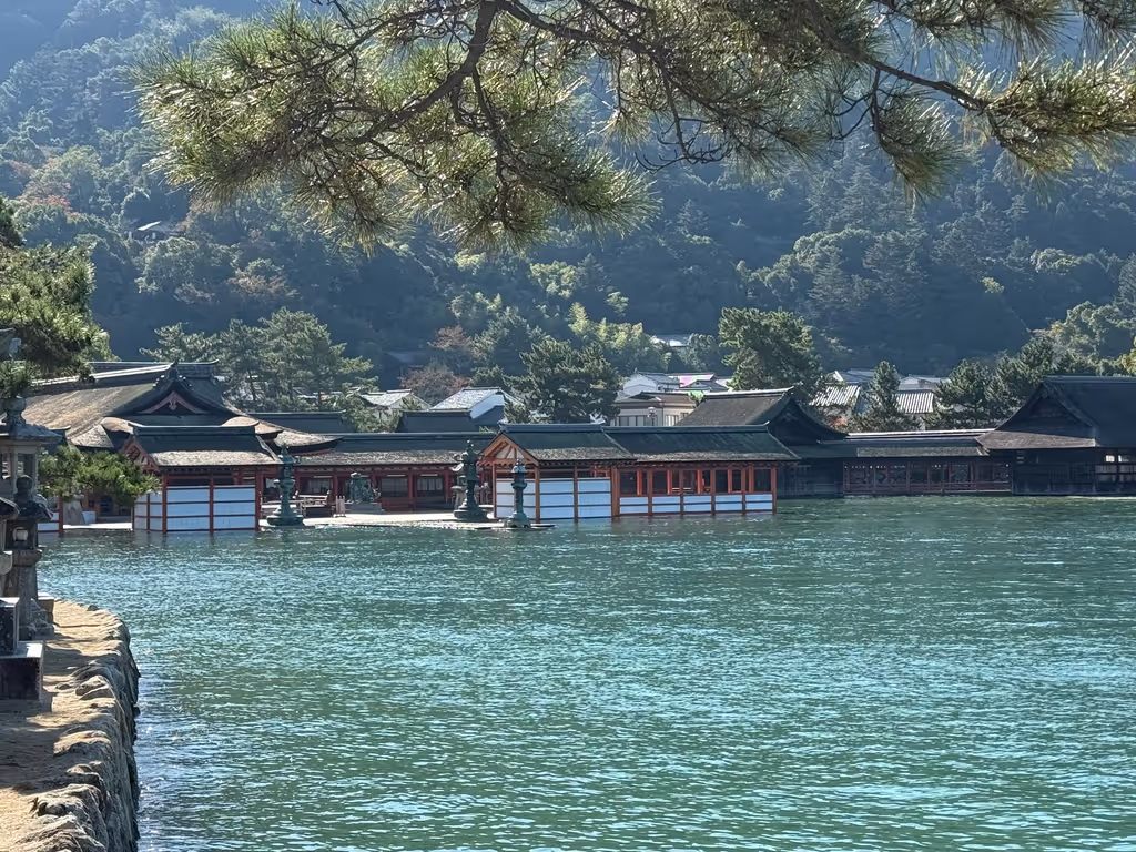 Hiroshima Private Tour - Itsukushima Shrine surrounded by the sea at high tide