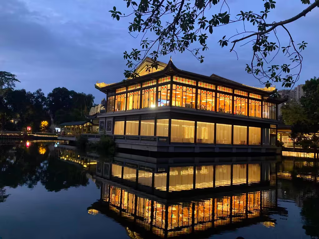 Guangzhou Private Tour - Lingnan restaurant by night