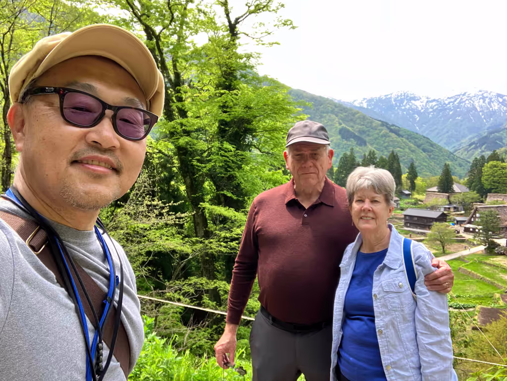 Toyama Private Tour - Guests in Gokayama with Naoto
