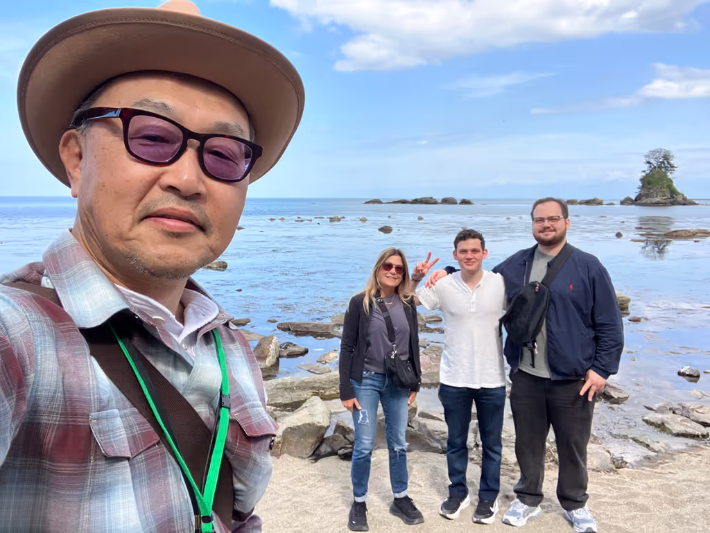 Toyama Private Tour - Guests who enjoyed the famous Amaharashi Beach with Naoto