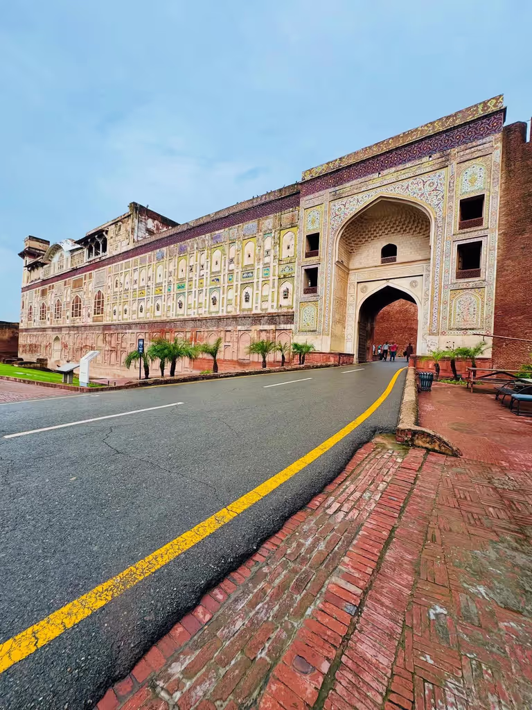 Lahore Private Tour - Picture wall Lahore fort