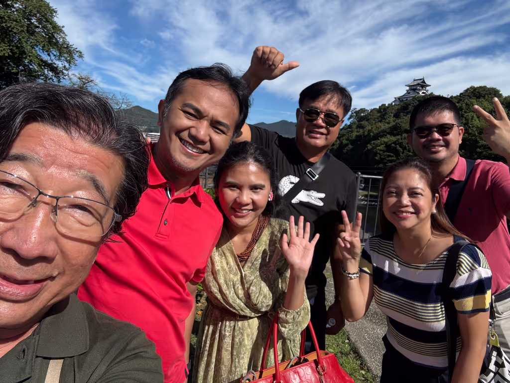 Aichi Private Tour - With Guests from Philipine in front of Inuyama castle (Aichi)
