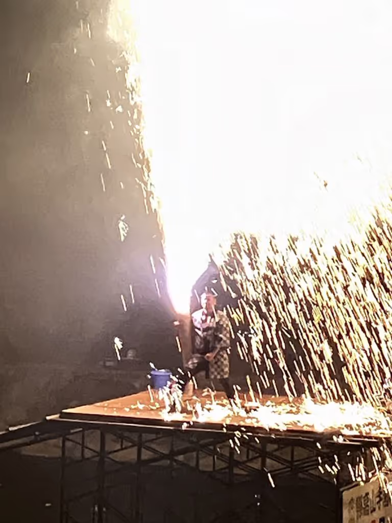 Aichi Private Tour - Tezutsu Hanabi holding fireworks in Miyagawa Takayama (Gifu)
