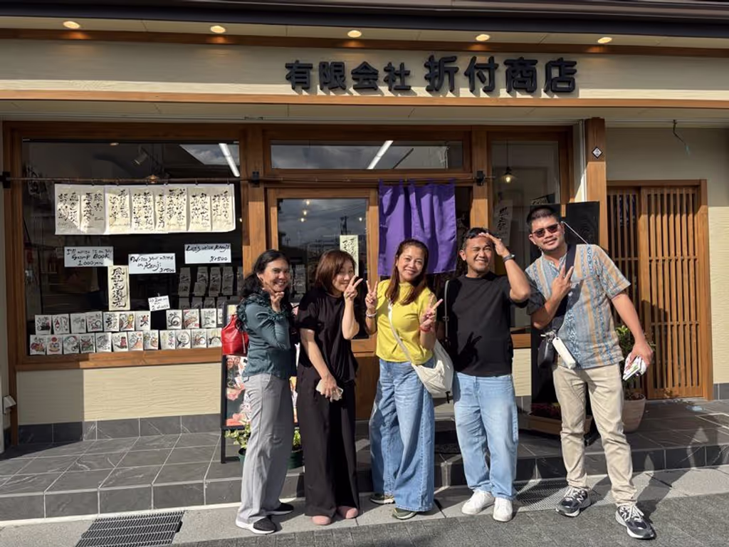 Aichi Private Tour - She incredibly transforms your name into one made with all Kanji in Takayama