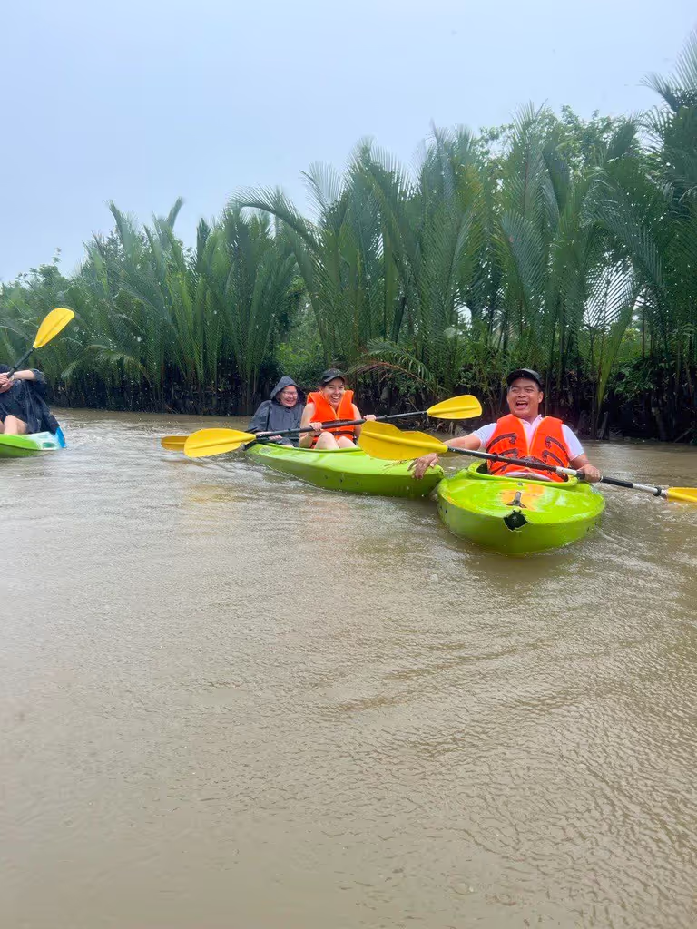 Phnom Penh Private Tour - Kampot Kayaking time